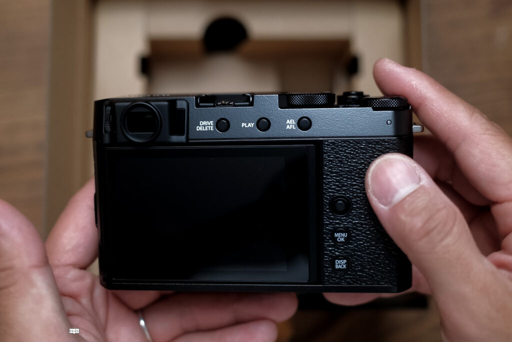 FUJIFILM X-E4開封